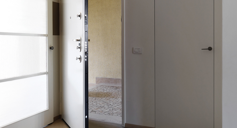 Je nutné mít bezpečnostní vchodové dveře?