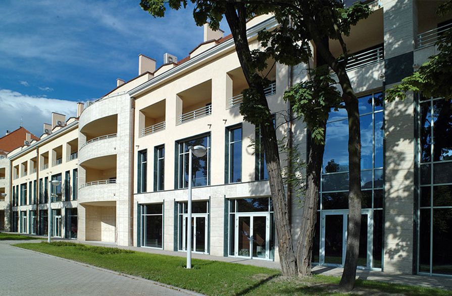 Vchodové dveře z hliníku jsou ideální do bytových domů